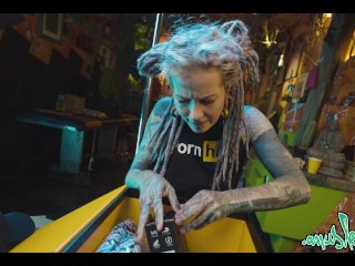 UNBOXING - Pornhub AWARDS 2020 - Anuskatzz_unbox her Pornhub present - SFW, ink , tattoo, bodymod