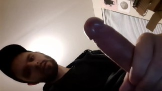 Jerkin' Off y cumming en mi escritorio