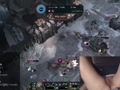 Girl playing League of Legends after over a month break