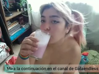 Reyna tomando licuadito, con la leche de xdromedariax, video del set verano en el conurbano