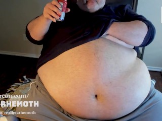 Bearhemoth 6'4" 702 Pound Superchub Crushing Cans, Belly Play and Burping