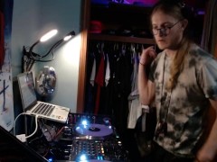 DJ SUMMONS - Screenshot 9 of 16 - Celeb