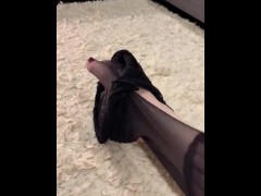 Foot Babe slowly removes Nylon Pantyhose