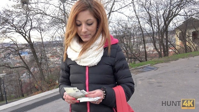 ОХОТА4К. Элегантная молодая рыжая хвастается своими прекрасными сексуальными навыками