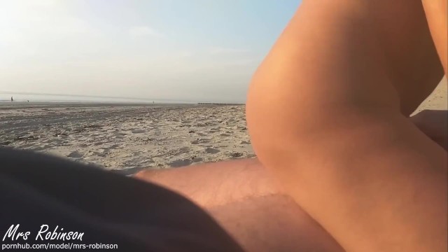 Shameless Public Beach Sex till Beachgoers had enough