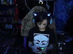 Pleasing Simon! - Screenshot 2 of 16 - Petite