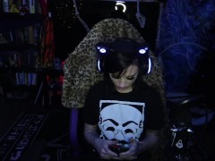 Pleasing Simon! - Screenshot 7 of 16 - Petite