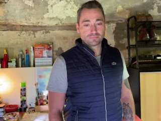 Il gicle dans ma chatte dans la grange
