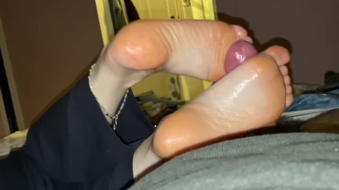 Silkyrose gets pre cum on her heel footjob 