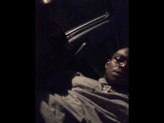 Мастурбировал на парковке моего подходящего комплекса - Быстрый орешек