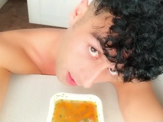 Sopa Con Semen Propio - Saboreando Comida Entregada Del Restaurante Con Su Propio "sabor" y Probandolo