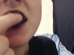 Chewing asmr with nice juicy grapes