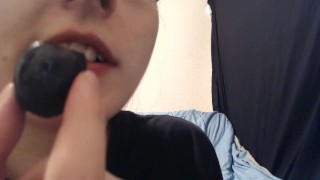Chewing asmr with nice juicy grapes