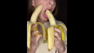 Doppelter Bananen-Blowjob, Saugen Und Sabbern
