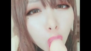 A Perverted Masturbation Gal Who Licks The Dildo With Her Face Out Can't Resist And Inserts The Saliva-Covered Dildo Raw