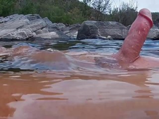 Riskante Naakte River Seks Met Toeschouwers - Pissing Finish