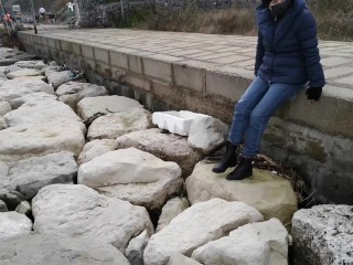 Risky_public syntribationnear construction workers