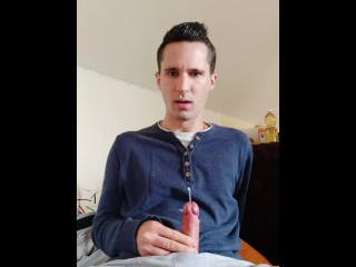 十几岁的男孩手淫和大射精