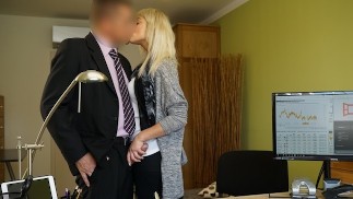 VIP4K. Das zarte Engelsgesicht wird mit Hardcore-Action gegen Geld verwöhnt