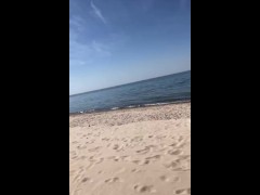 Девушка уговорила за деньги показать свой член и потанцевать голой на пляже - Screenshot 5 of 16 - Undressing