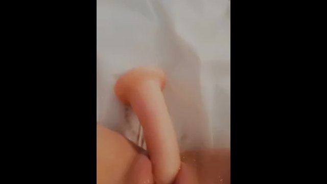 Розовая игрушка для траха в киске