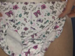 030 パンティをかぶせ、おもらししたおむつを巻き付けてオナニー！ - Screenshot 1 of 16 - Diaper Boy