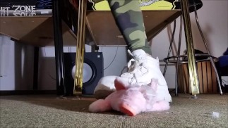 Toy Crushing with Buffalo Boots (трейлер)
