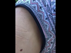 Was trägt sie drunter? Unwissende reife Hausfrau Teil 1