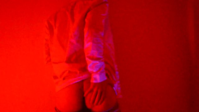 Trans ftm stokes and show his body butt and pussy