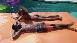 BANGBROS - Zierlicher Schwarzer Hottie Brixley Benz Spritzt Über Jonathan Jordans großen schwarzen Schwanz
