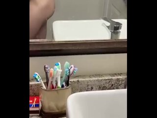 Toned Twink Shows Off His Body