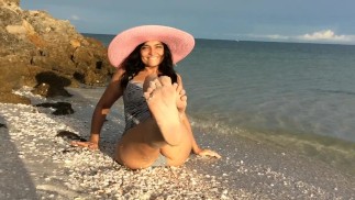 ДОМИНА ПАУЛИНА ПОКЛОНЯЕТСЯ СВОИМ ГРЯЗНЫМ НОГАМ