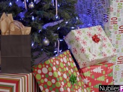 Video Girlfriend Says "She feels so real!" XXXmas Surprise for BF