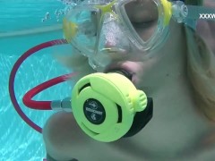 Samantha Cruz gets mouth fucked in the pool