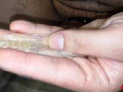 Играю с членом в презервативе. Много спермы. Playing with a cock in a condom. A lot of sperm.