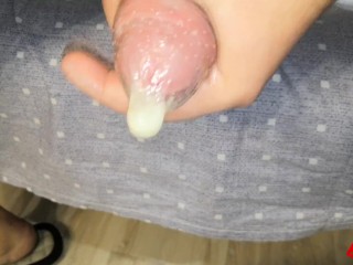 Играю с членом в презервативе. Много спермы. Playing with a Cock in a Condom. a Lot of Sperm.