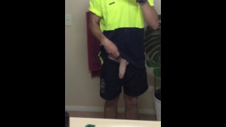 Член дразнит в зеркале tradie