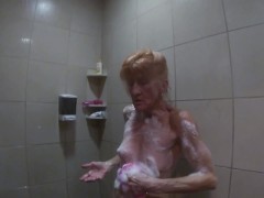 Ruby Red Shower Fun - Screenshot 9 of 16 - Redhead