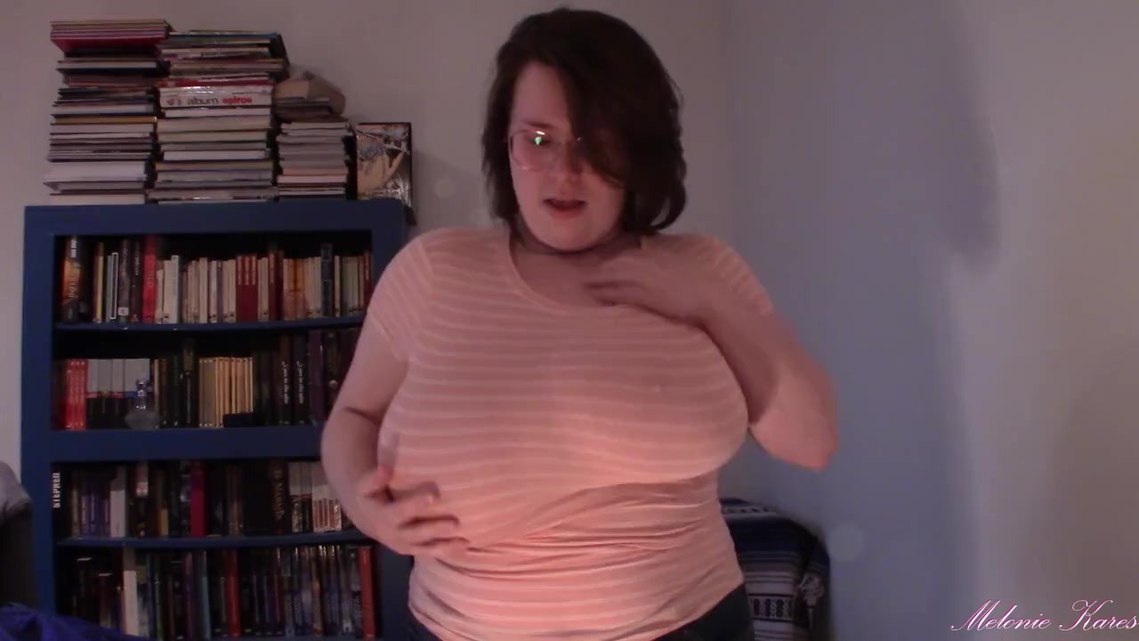 Huge bouncing boobs in a tight T-shirt🔥🔥 : r/IriePriya