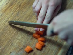 Piper's Kitchen Tips - Cut a Carrot like a Chef!