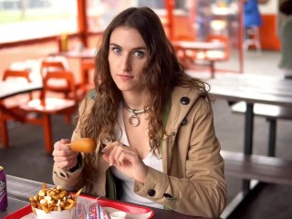 Pogo Stick Challenge with Piper Blush（派珀腮红弹簧棒挑战赛）