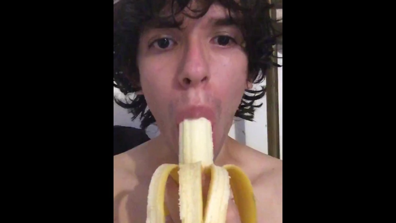 Deepthroat a banana