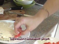 Голая мамочка Милф готовит морепродукты к Новому Году. Голая кулинария. Домашний нудизм Писька Попка - Screenshot 15 of 16 - Cunt