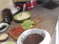 Голая мамочка Милф готовит морепродукты к Новому Году. Голая кулинария. Домашний нудизм Писька Попка - Screenshot 6 of 16 - Butt