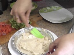 Голая мамочка Милф готовит морепродукты к Новому Году. Голая кулинария. Домашний нудизм Писька Попка - Screenshot 8 of 16 - Pussy