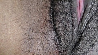 Buceta Ebony peluda (clitóris ao orgasmo)