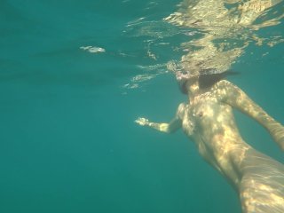 Nude Model Swims on_a Public Beach_in Russia