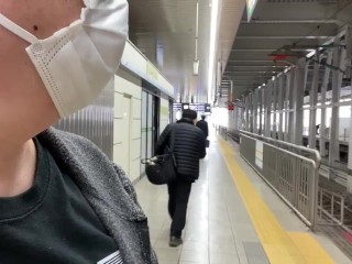 Siamo Arrivati Alla Stazione Di Hakata, La Più Grande Stazione Di Kyushu.