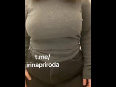 Огромные сиськи вываливаются выпрыгнули из кофты - Screenshot 1 of 16 - Big Boobs