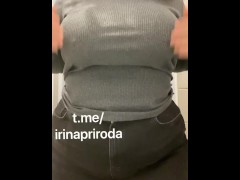 Огромные сиськи вываливаются выпрыгнули из кофты - Screenshot 5 of 16 - Big Boobs